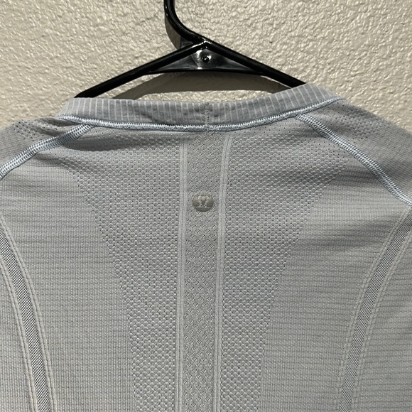 Lululemon Swiftly Tech Long Sleeve FLAWED - Picture 10 of 10